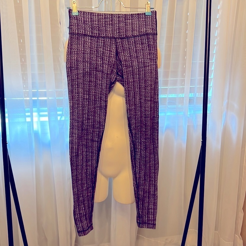 Lululemon  purple leggings sz 4